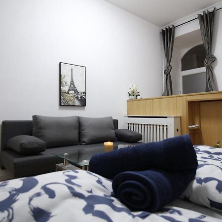 Comfort Triple Room Th Wina Bagian luar foto