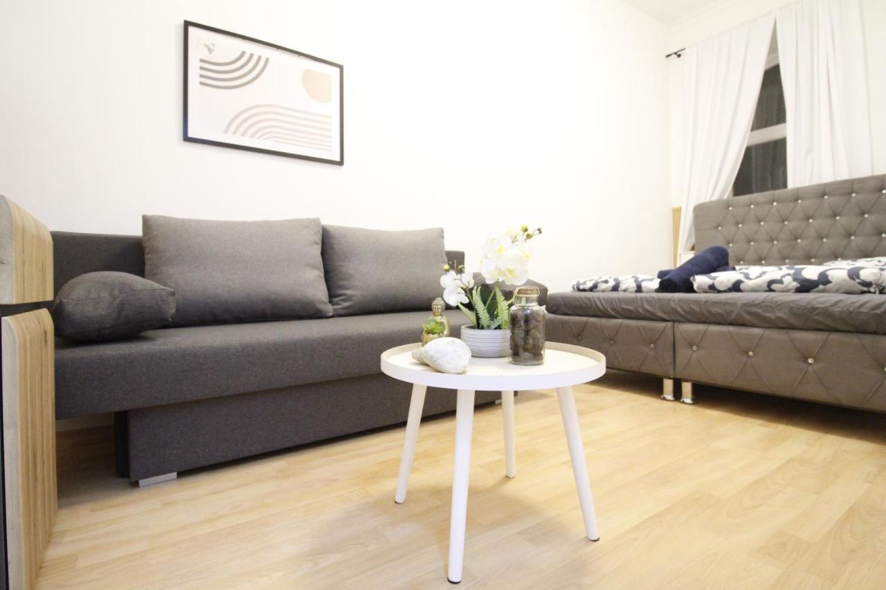 Comfort Triple Room Th Wina Bagian luar foto