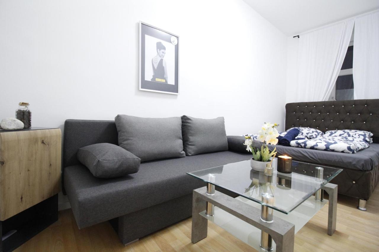 Comfort Triple Room Th Wina Bagian luar foto