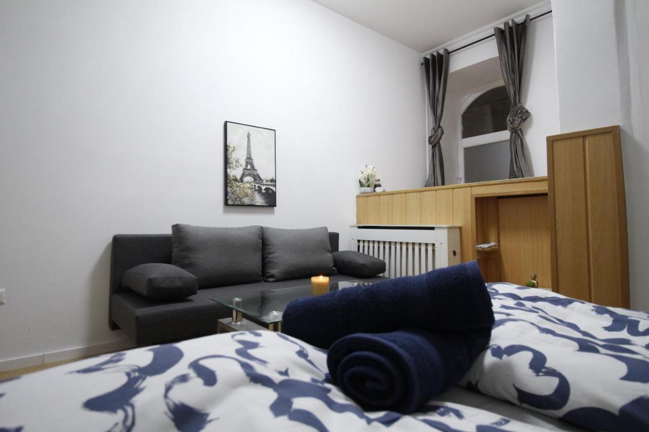 Comfort Triple Room Th Wina Bagian luar foto