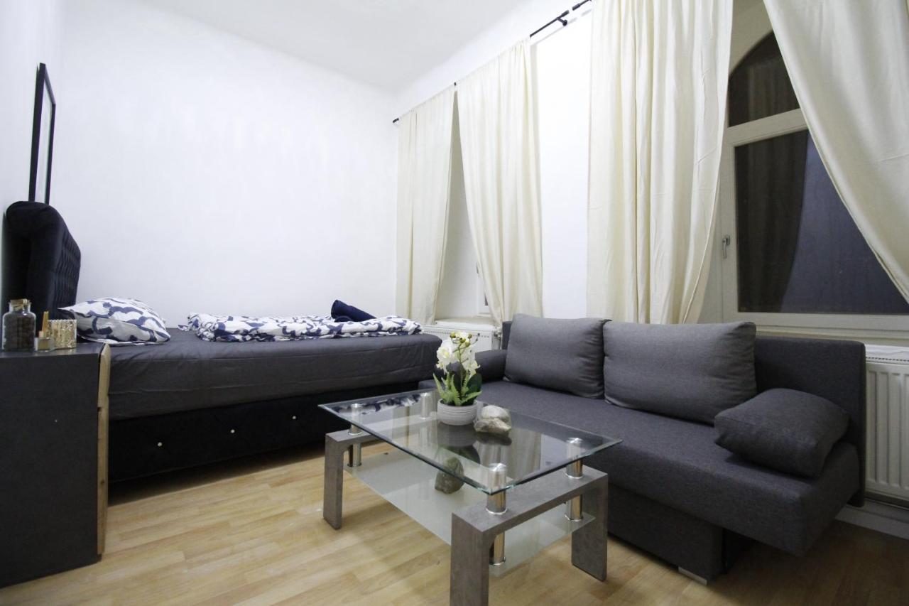 Comfort Triple Room Th Wina Bagian luar foto