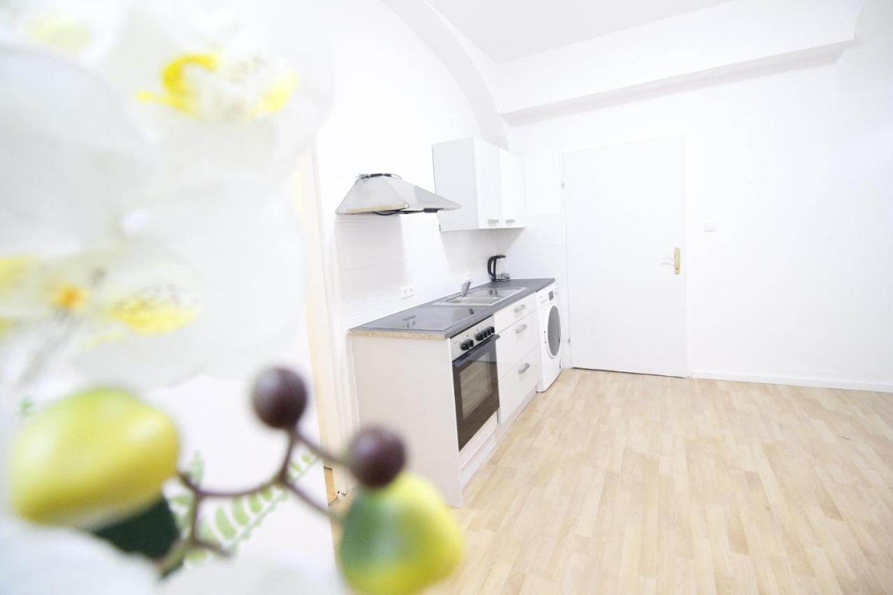 Comfort Triple Room Th Wina Bagian luar foto