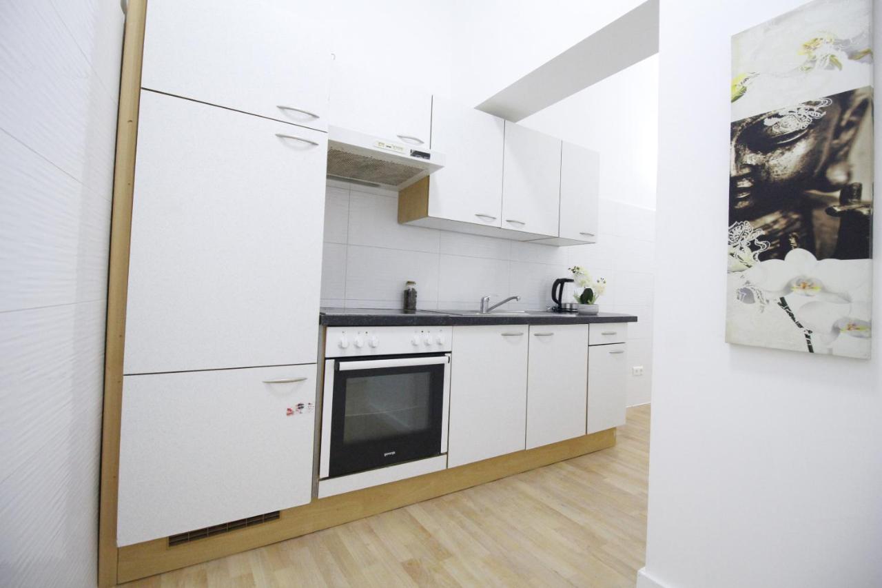 Comfort Triple Room Th Wina Bagian luar foto