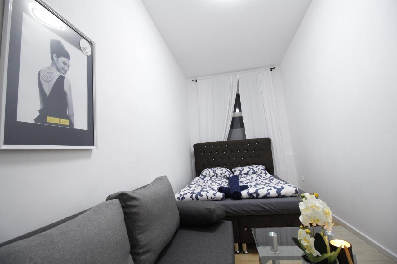 Comfort Triple Room Th Wina Bagian luar foto