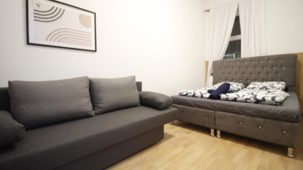 Comfort Triple Room Th Wina Bagian luar foto