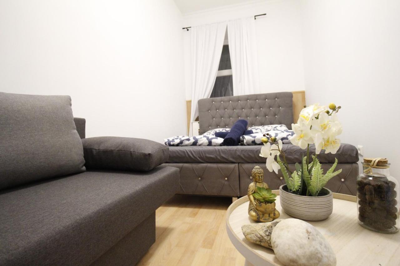 Comfort Triple Room Th Wina Bagian luar foto