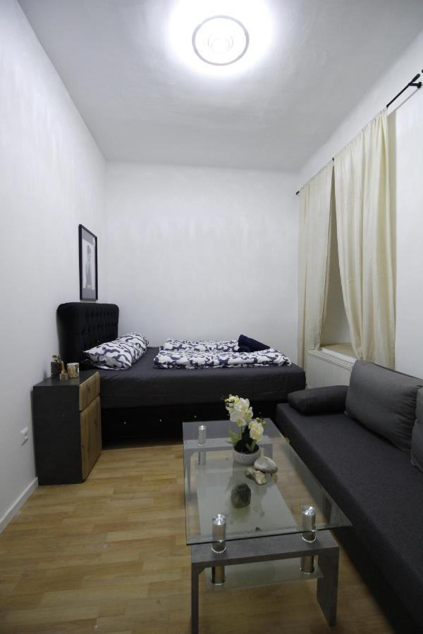 Comfort Triple Room Th Wina Bagian luar foto